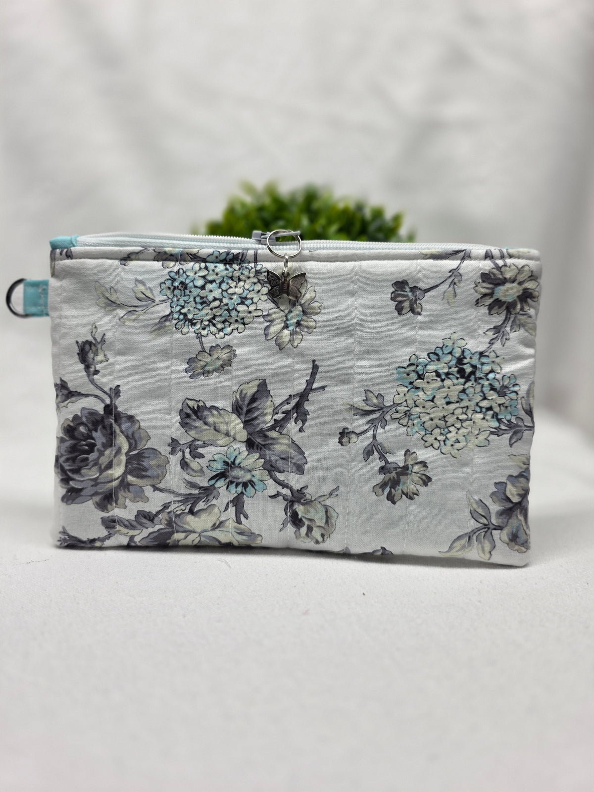 MEDIUM ZIPPER POUCHES