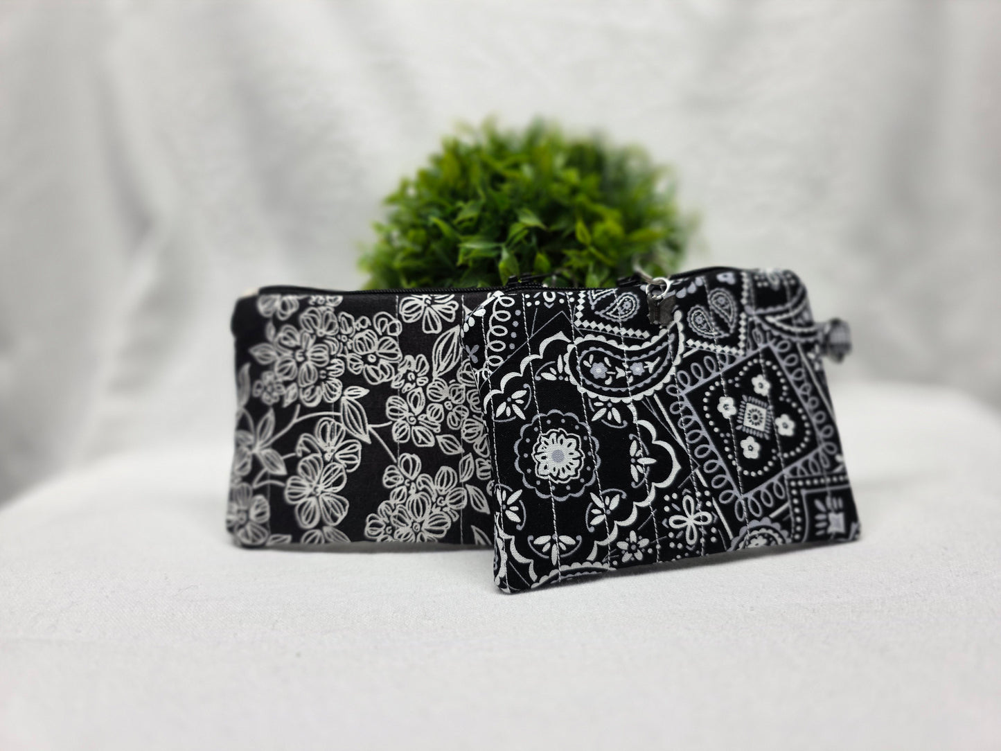 SMALL ZIPPER POUCH
