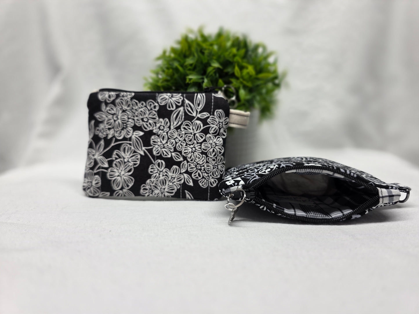 SMALL ZIPPER POUCH